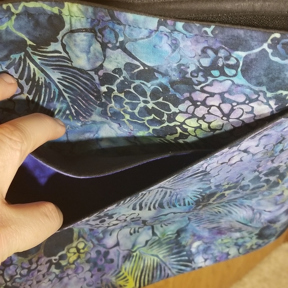 Handmade Batik Purse - Picture 5 of 6